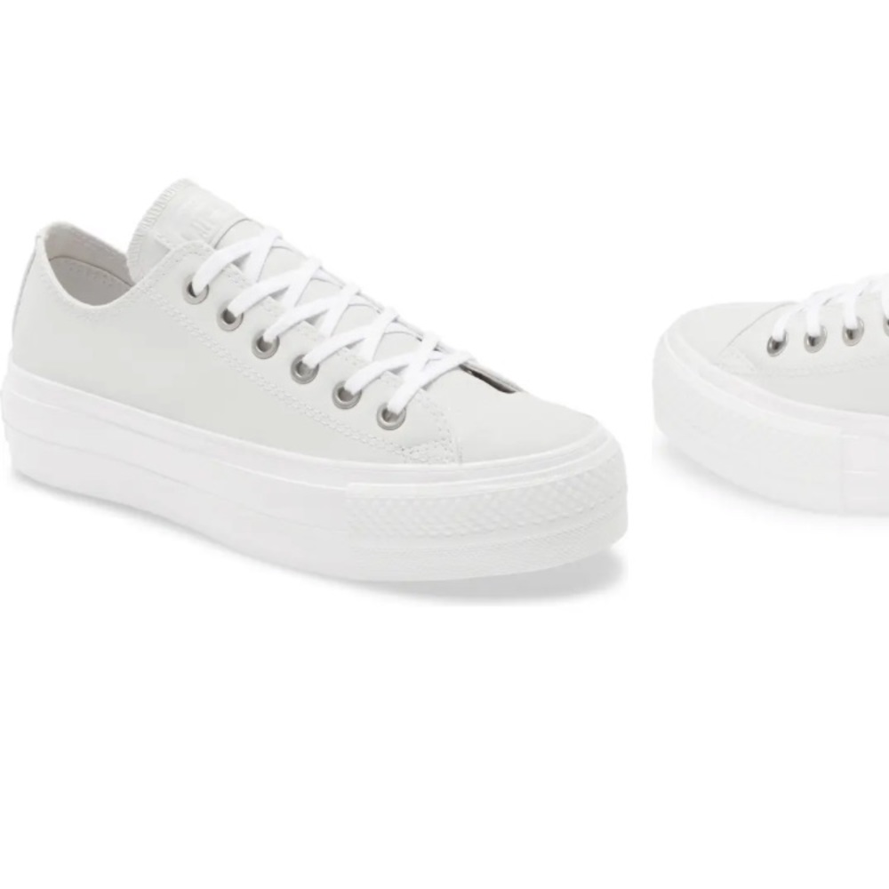 NWT Women’s Converse Chuck Taylors